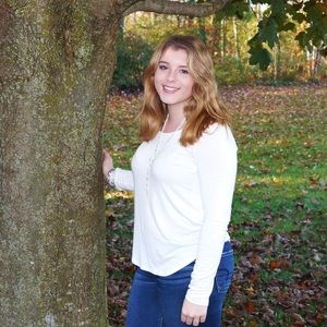 Meet your Posher, Adrianna